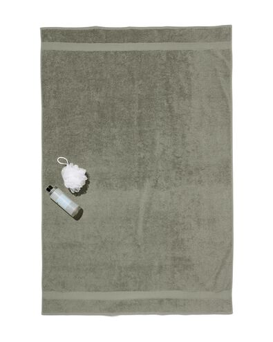 handdoek 100x150 zware kwaliteit legergroen legergroen handdoek 100 x 150 - 5230081 - HEMA