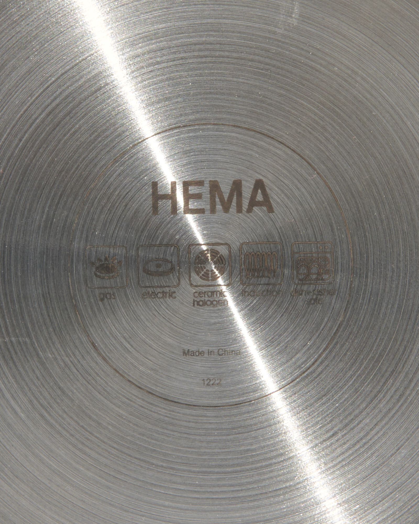 hapjespan met deksel &Oslash;28cm Malm&ouml; hapjespan 28 cm Malmo - 80190036 - HEMA