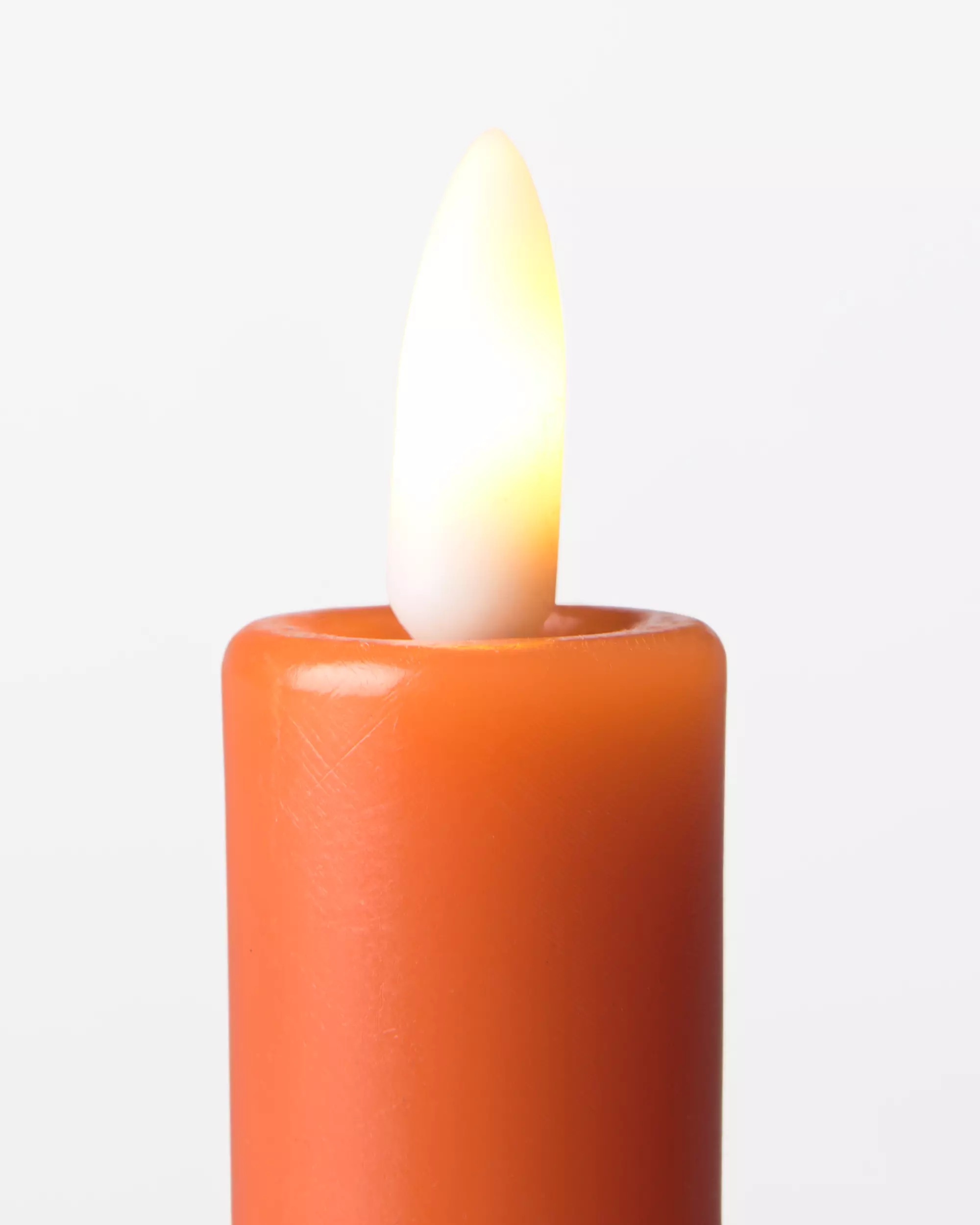 bougie led en forme de bougeoir ⌀7,6 x 18 cm rustique orange foncé