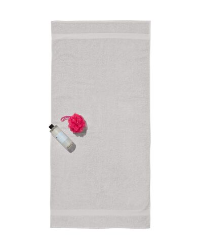 serviette de bain-70x140 cm-qualit&eacute; &eacute;paisse-gris clair uni gris clair serviette 70 x 140 - 5240205 - HEMA