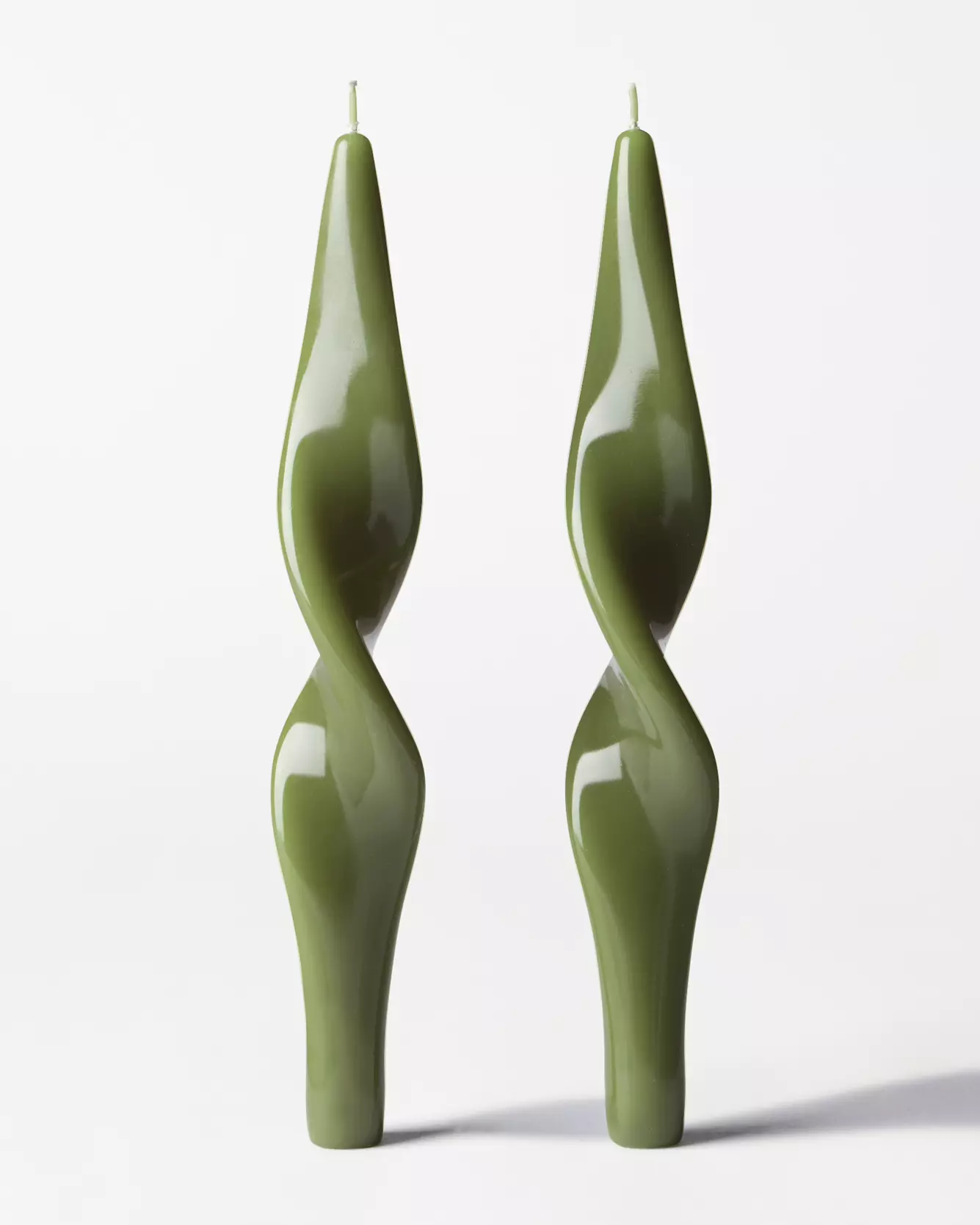bougies longues XL ⌀4,3 x 27 cm torsadées vert olive - lot de 2