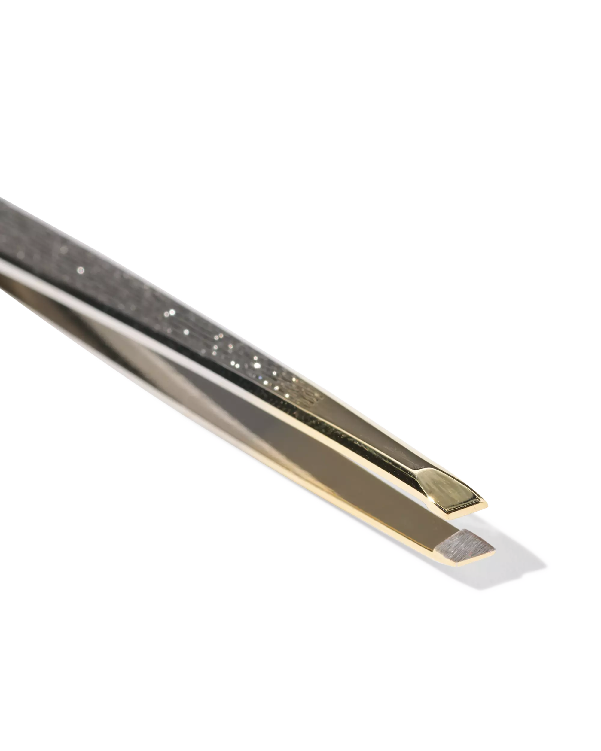 pince à épiler avec pointe fine dorée