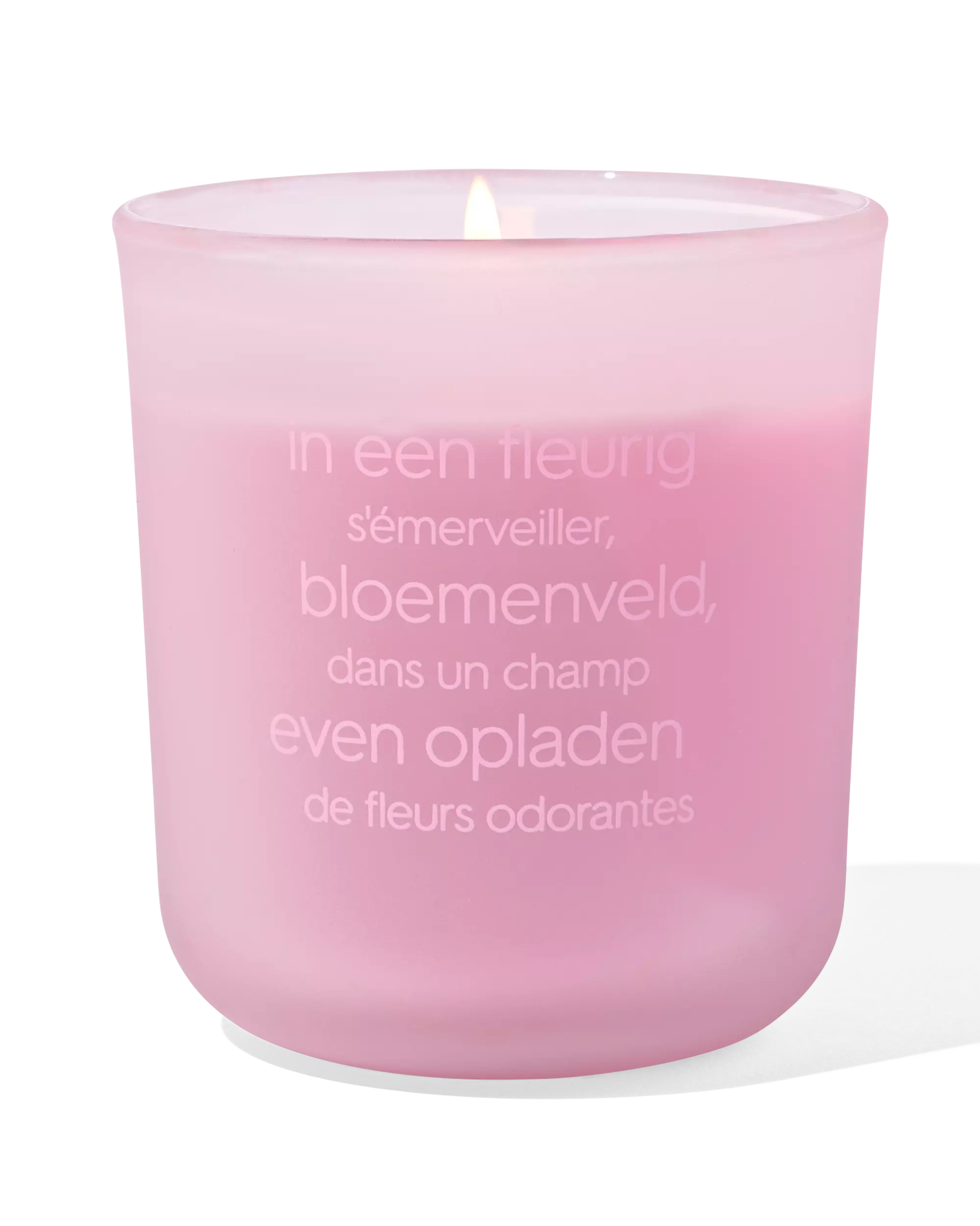 geurkaars tussen de bloemen