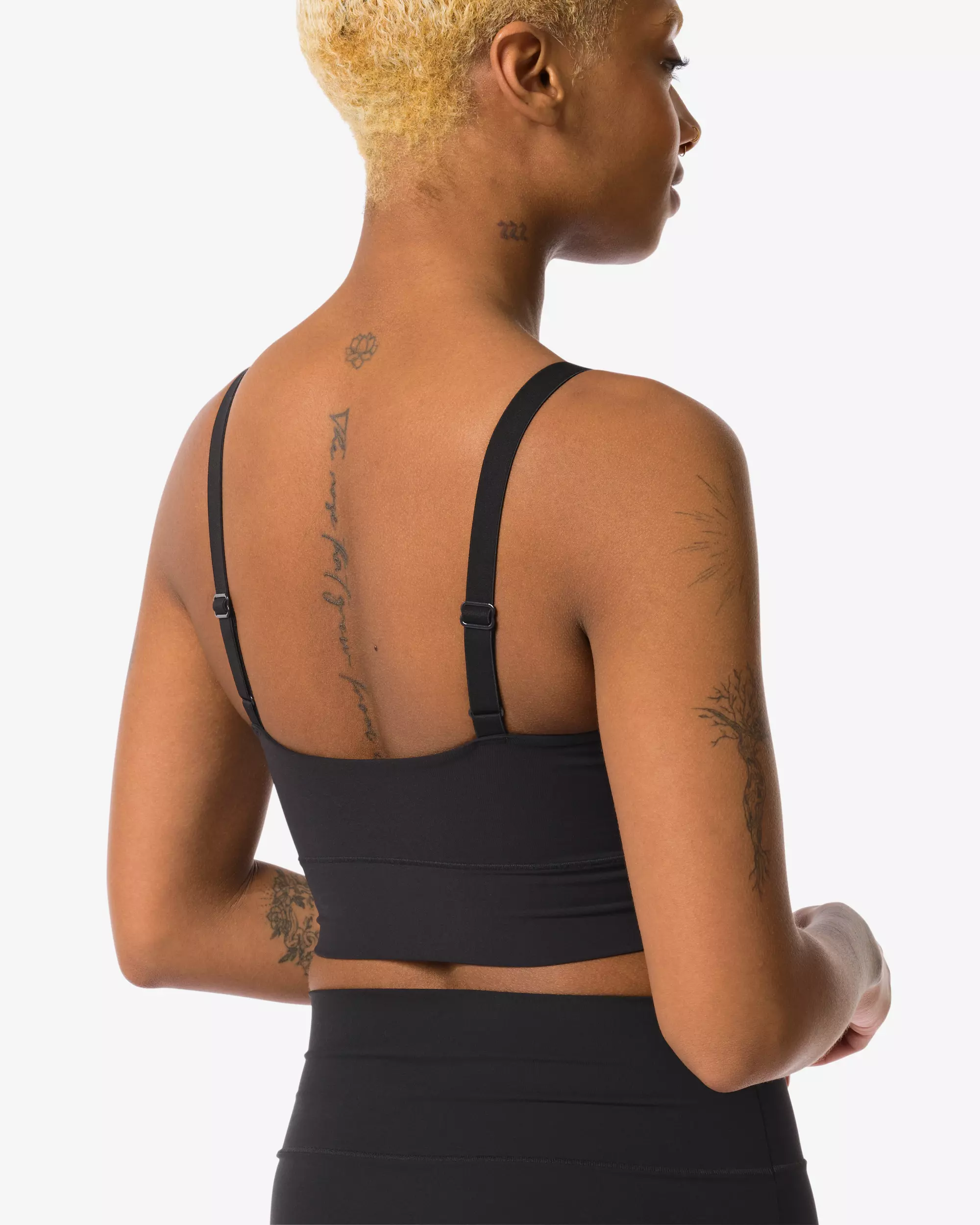 Nicht vorgeformtes, bügelloses Bustier mit körperformenden Eigenschaften