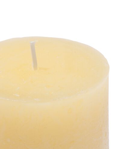 bougie rustique &Oslash;7x8cm jaune clair jaune p&acirc;le 7 x 8 - 13504230 - HEMA