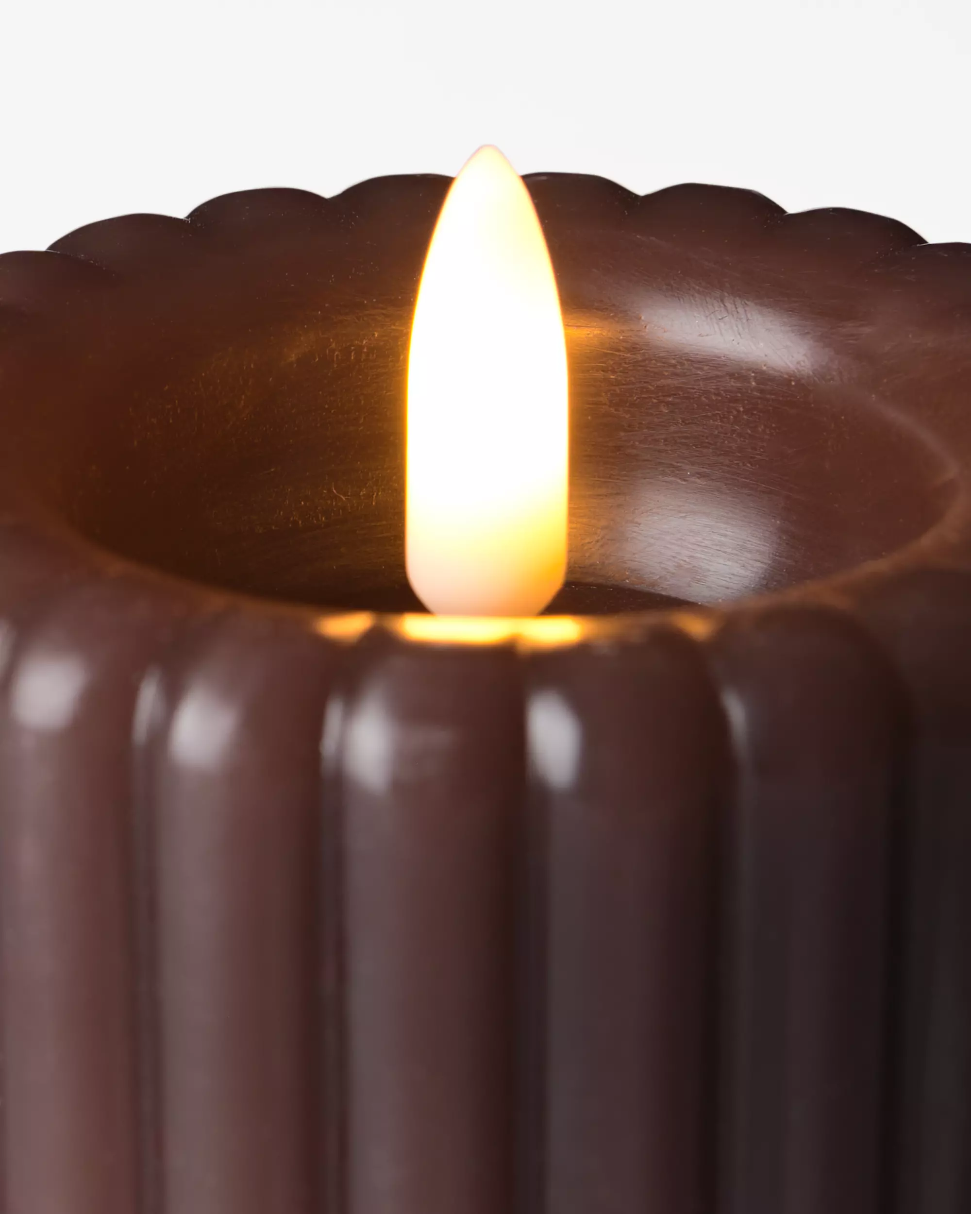 bougie cylindrique LED Ø 7,5 x 15 cm nervurée marron foncé