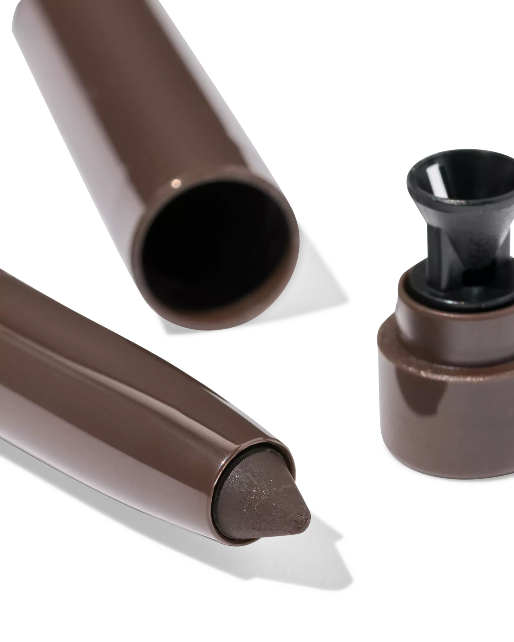 crayon à sourcils marron foncé