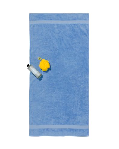 serviette de bain 70x140 qualit&eacute; &eacute;paisse bleu frais bleu vif serviette 70 x 140 - 5250386 - HEMA