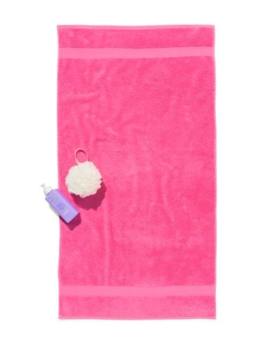 serviette 60x110cm qualit&eacute; sup&eacute;rieure fuchsia fuchsia serviette 60 x 110 - 5200285 - HEMA