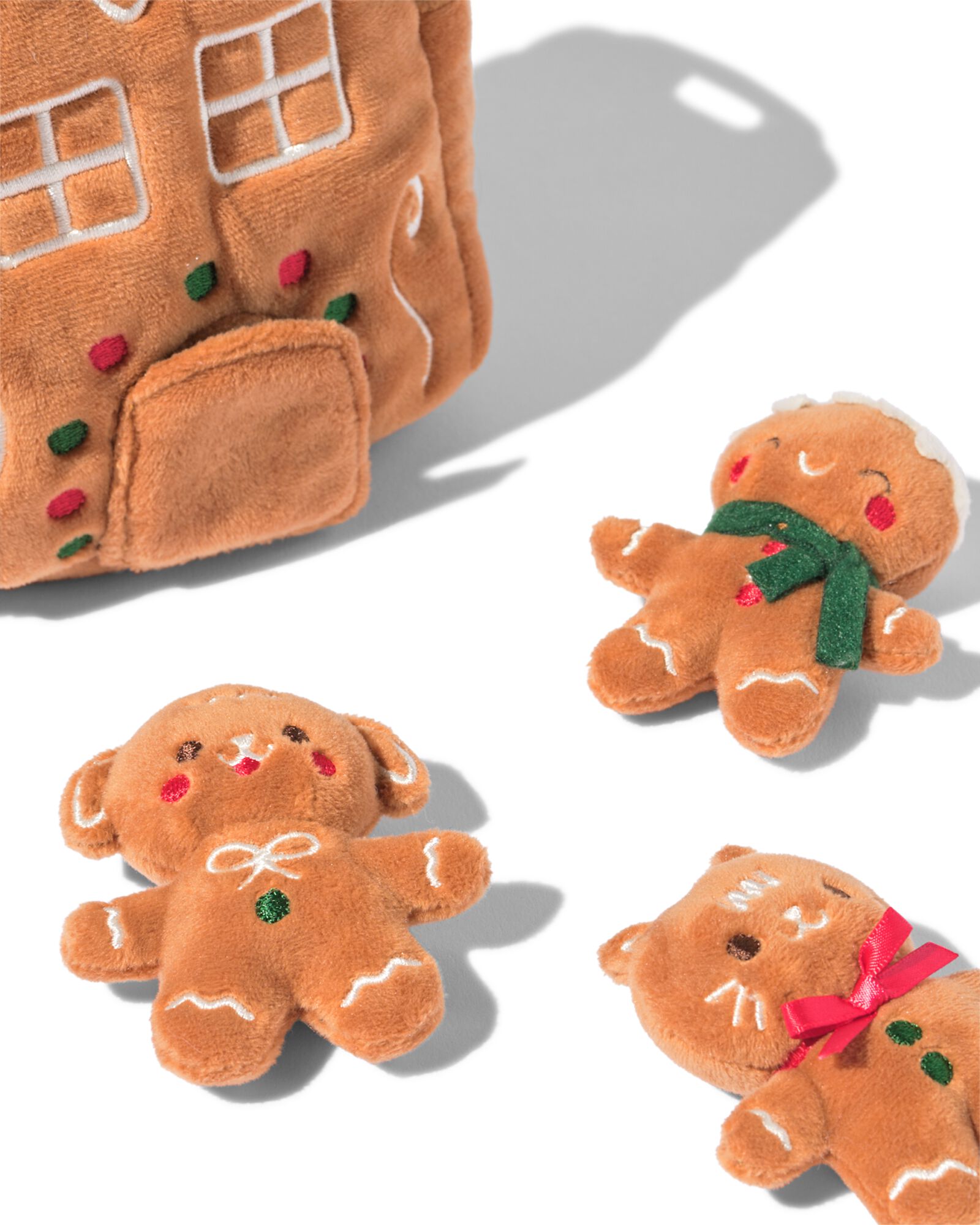 petite maison en peluche avec figurines - 41501911 - HEMA