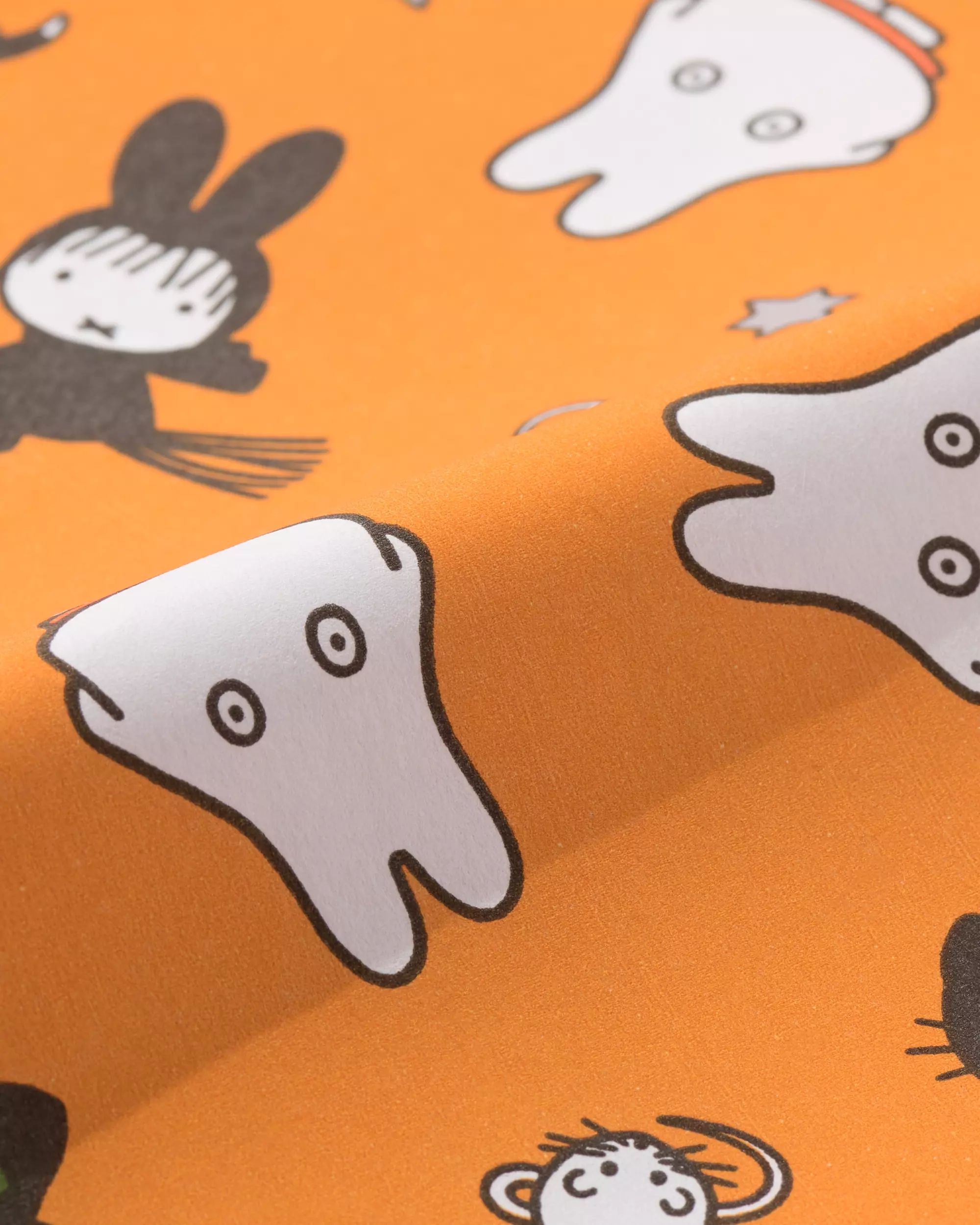 Halloween figuren op nijntje tafelkleed 138x220cm papier