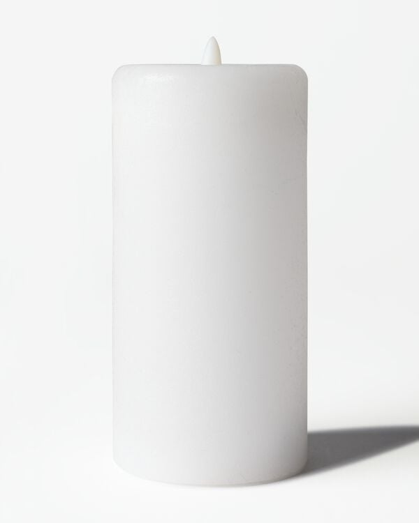 LED-Stumpenkerze, ⌀ 7,5 &times; 15 cm, rustikal, Wei&szlig; - 13550238 - HEMA