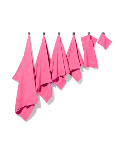 serviette 70x140cm qualit&eacute; sup&eacute;rieure fuchsia fuchsia serviette 70 x 140 - 5200286 - HEMA