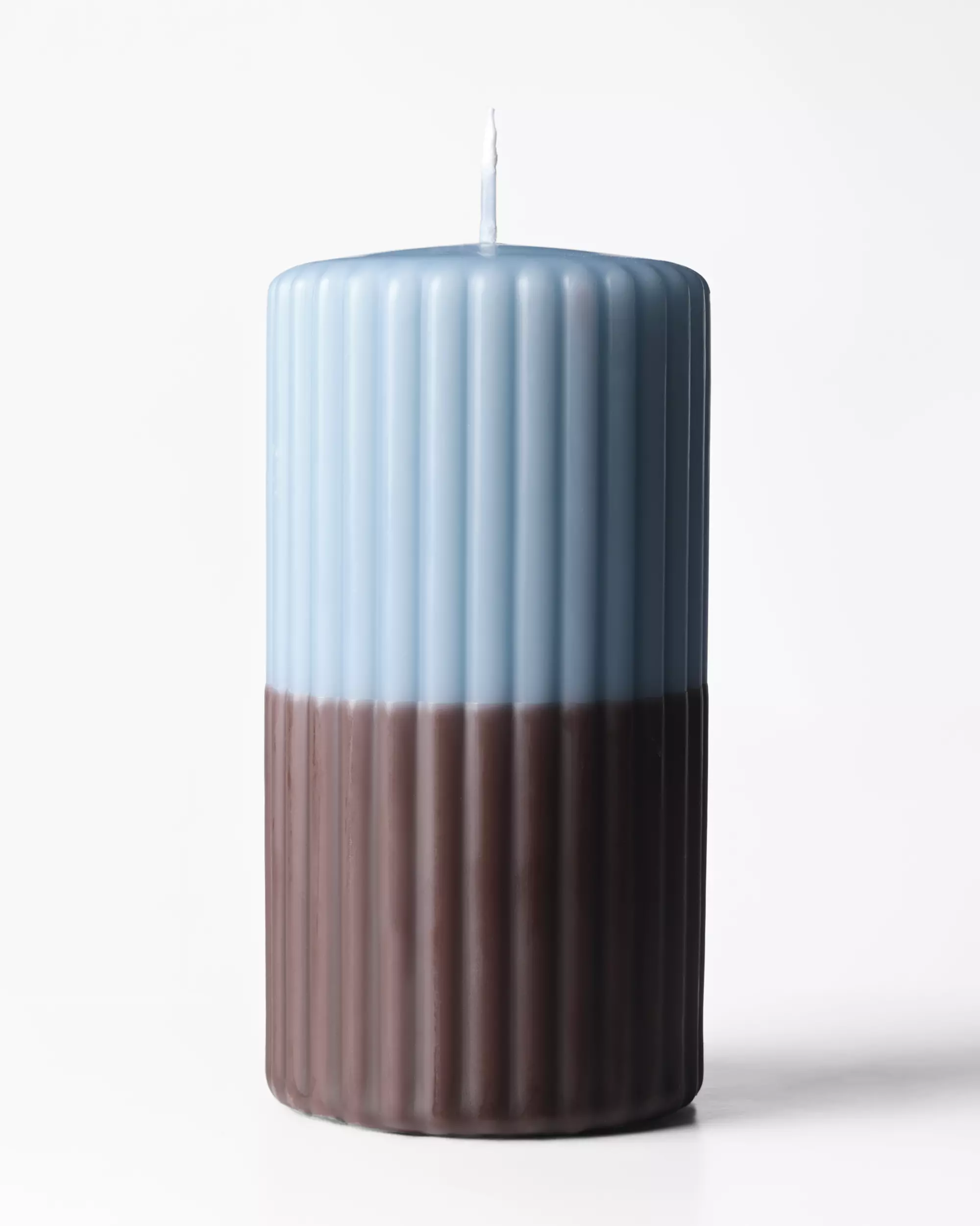 bougie cylindrique Ø 7 x 13 cm nervurée bleu clair et marron
