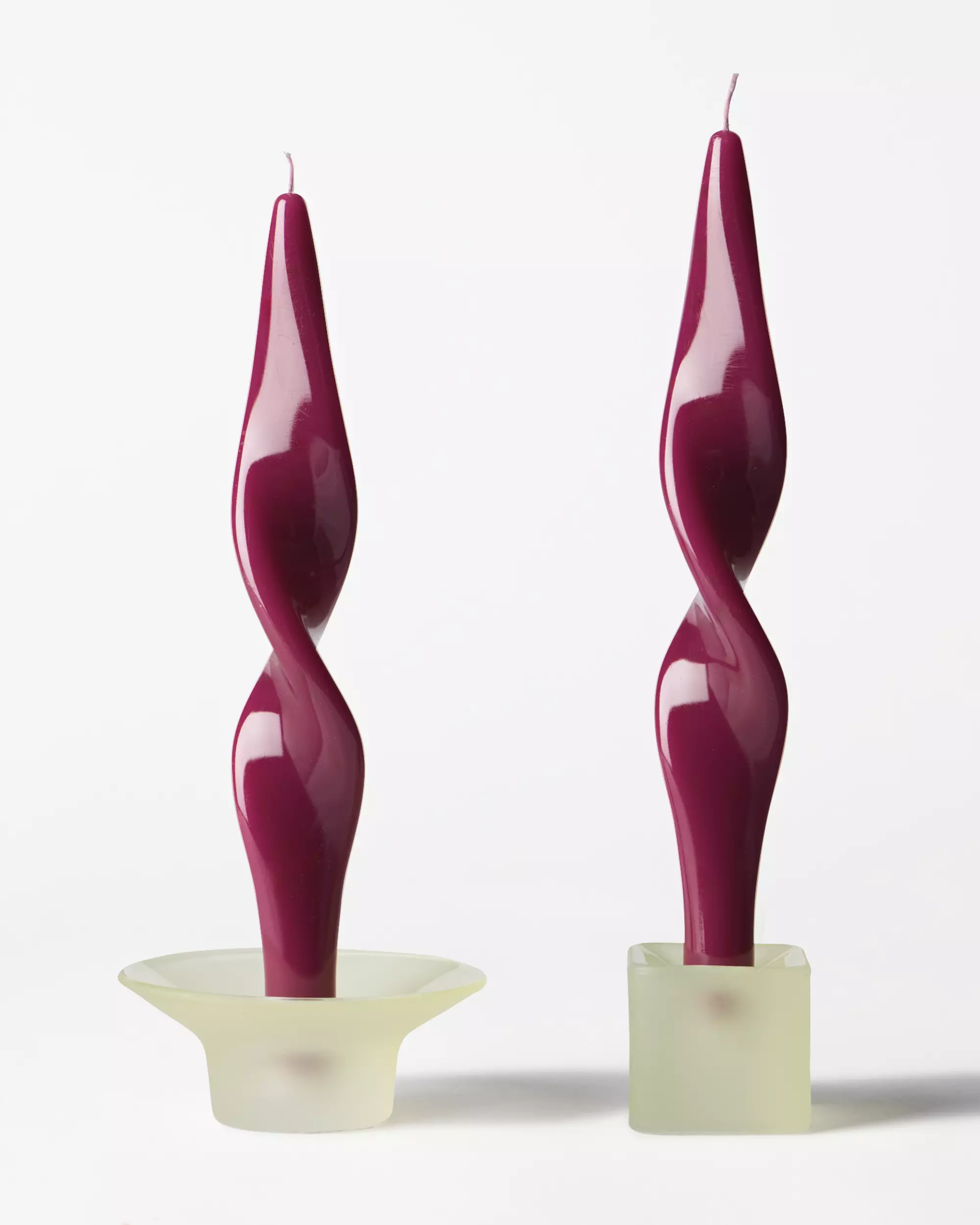 bougies longues XL ⌀4,3 x 27 cm torsadées aubergine - lot de 2