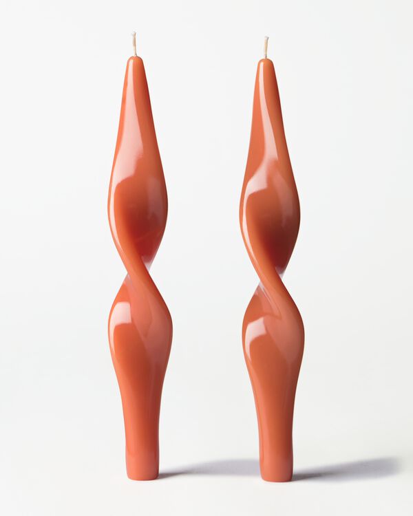 bougies longues XL ⌀4,3 x 27 cm torsad&eacute;es orange fonc&eacute; - lot de 2 - 13506204 - HEMA