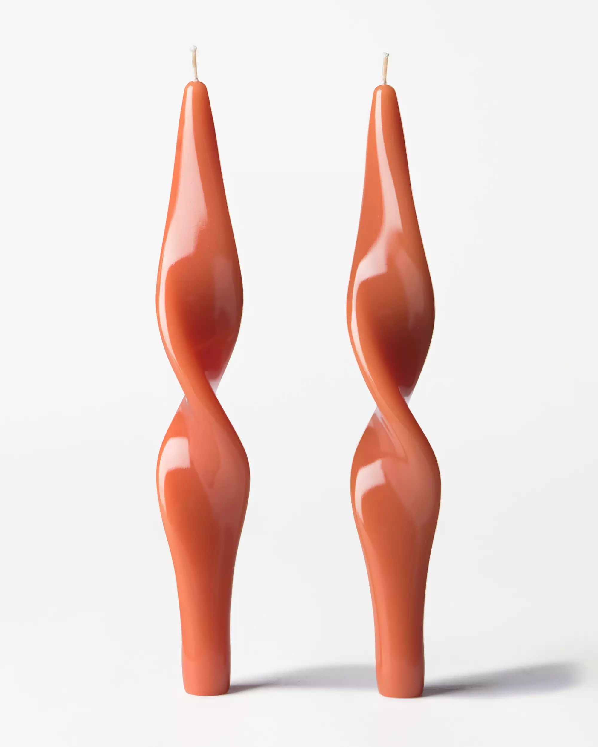 bougies longues XL ⌀4,3 x 27 cm torsadées orange foncé - lot de 2
