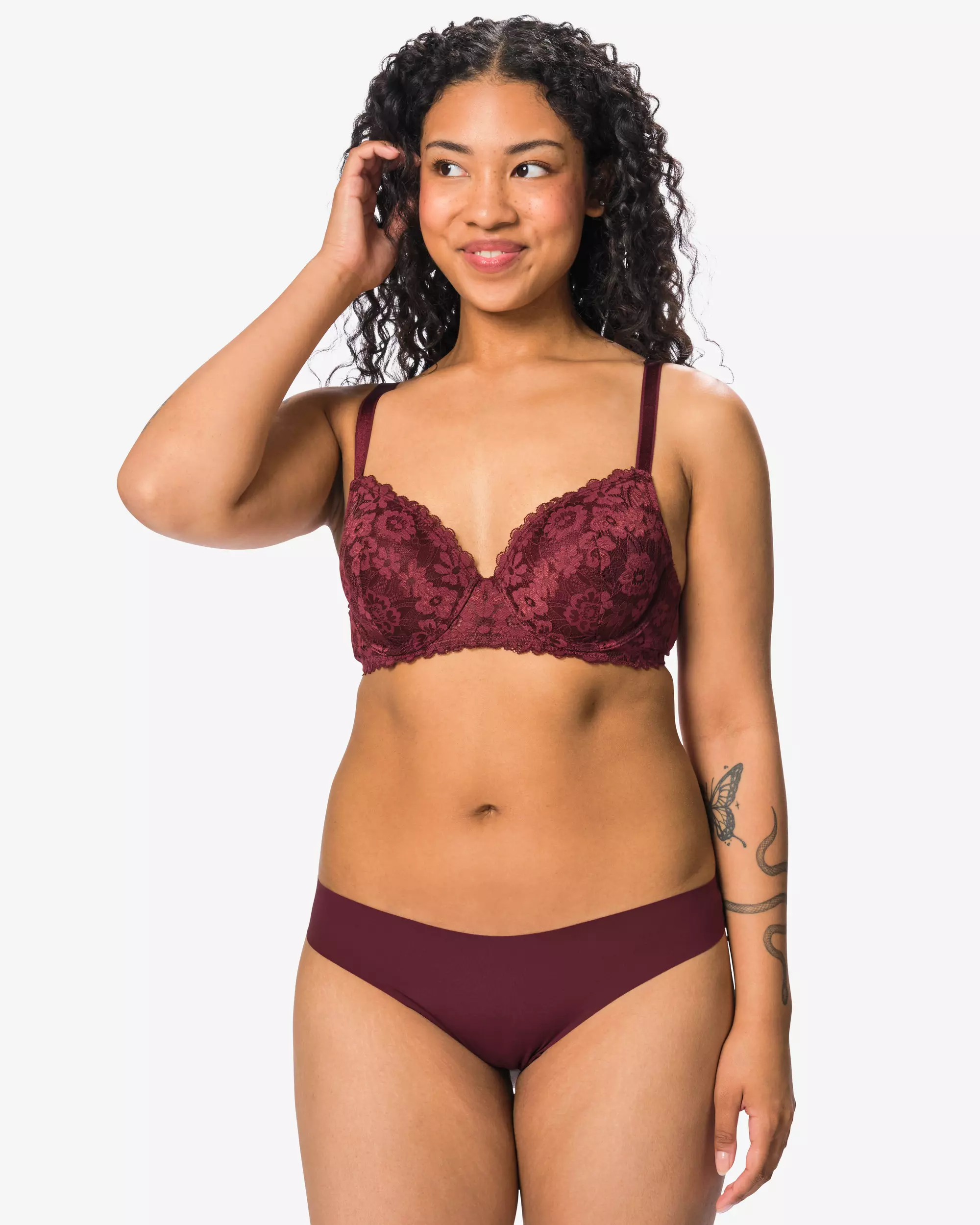 string femme microfibre découpé au laser avec dentelle