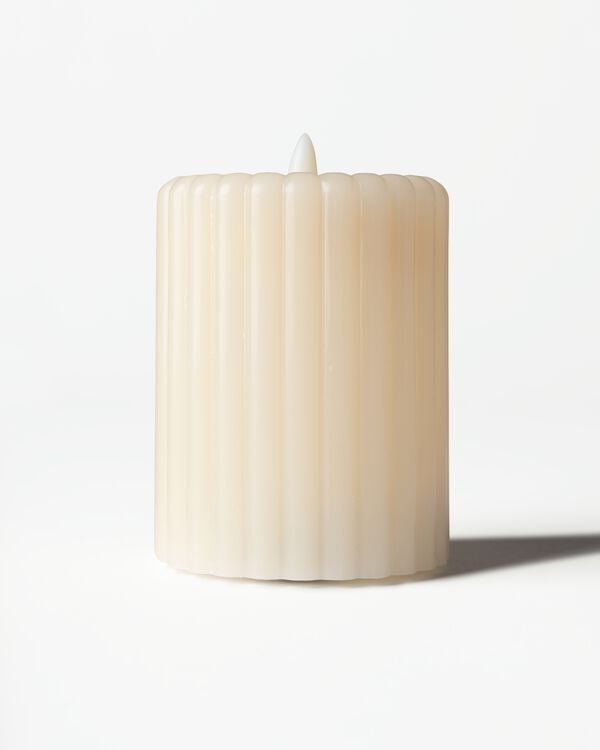 bougie pilier led ⌀7,5 x 10 cm nervur&eacute;e jaune clair - 13550241 - HEMA
