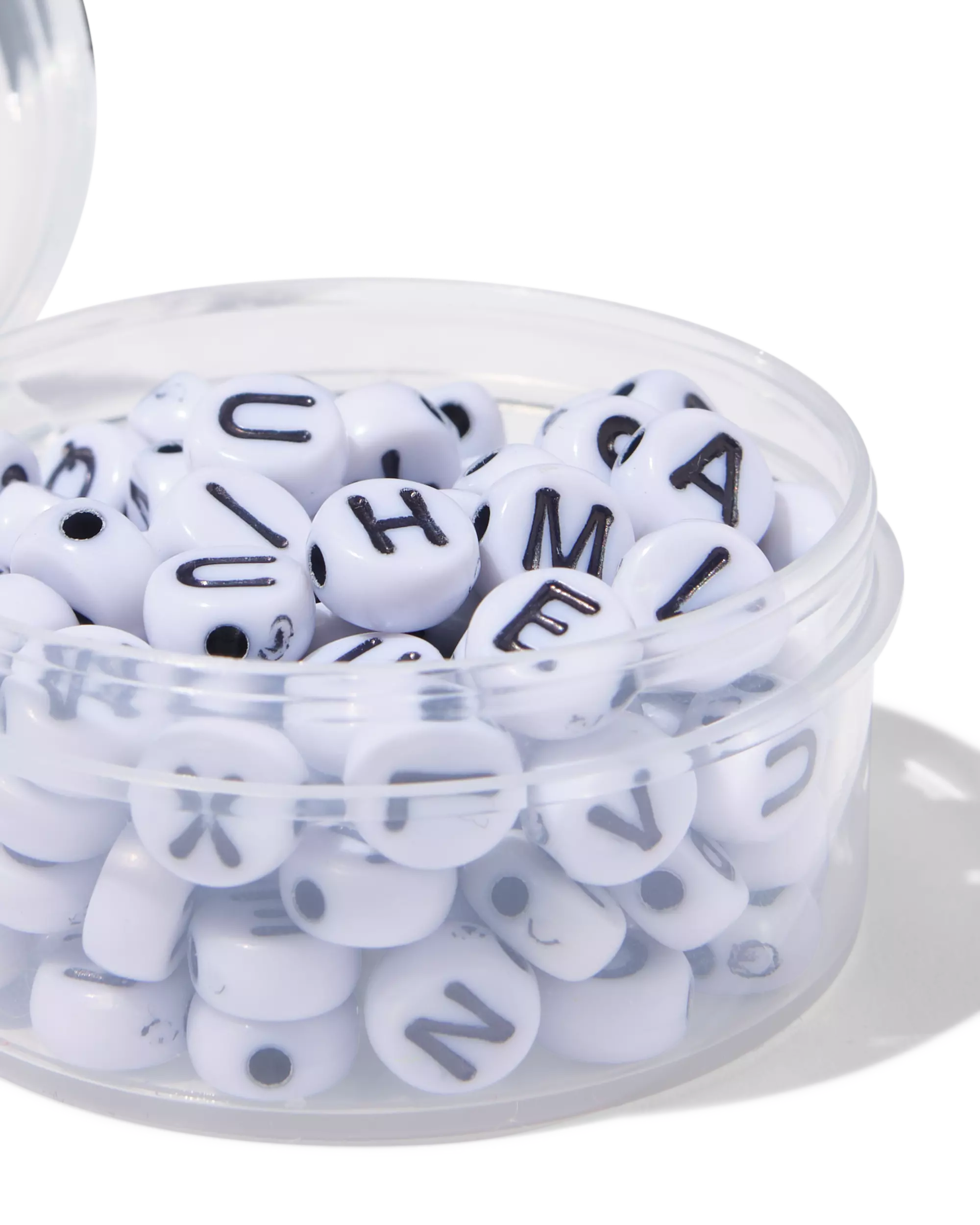 doosje kralen rond letters
