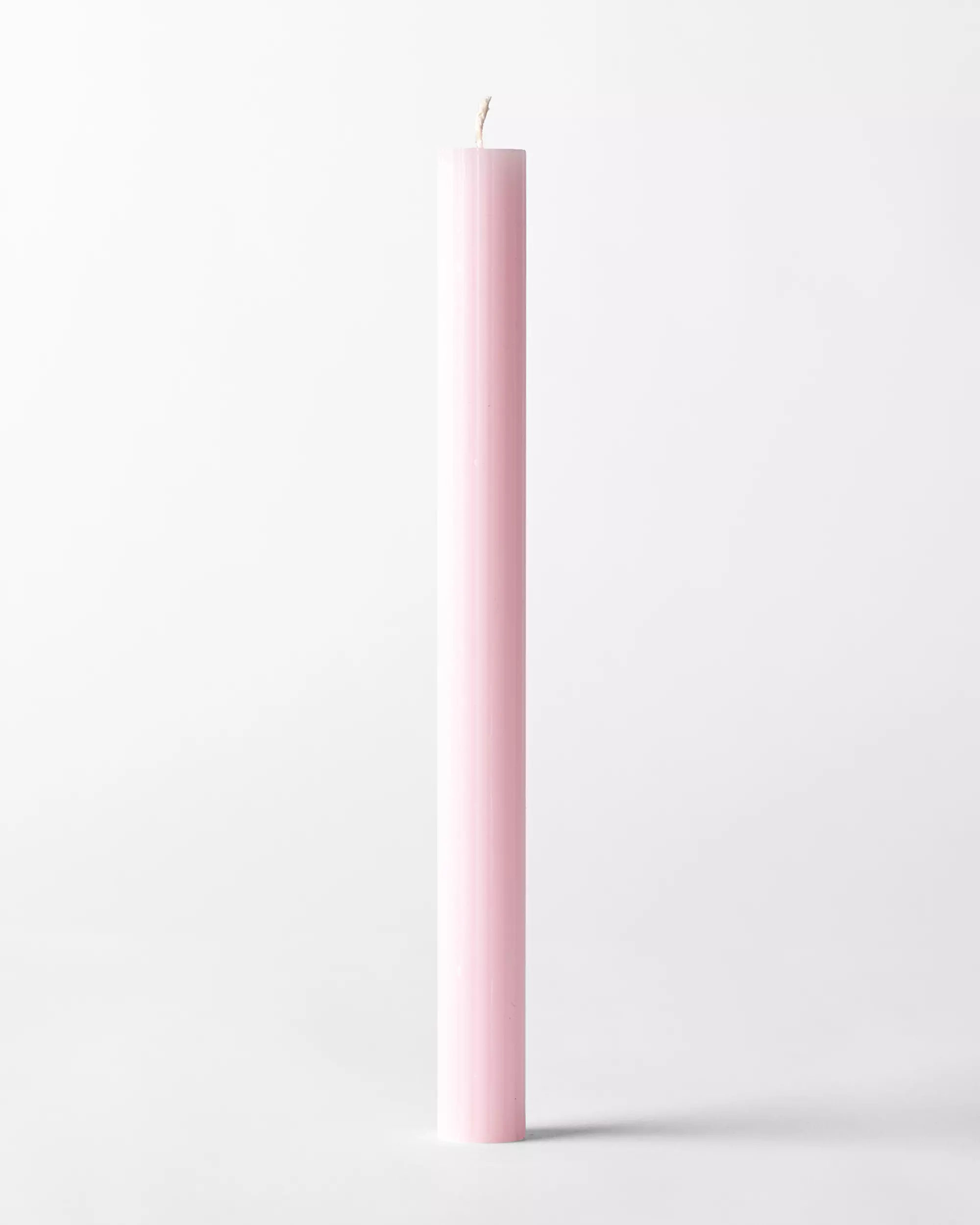 bougie longue ⌀2,2x24cm nervurée rose clair