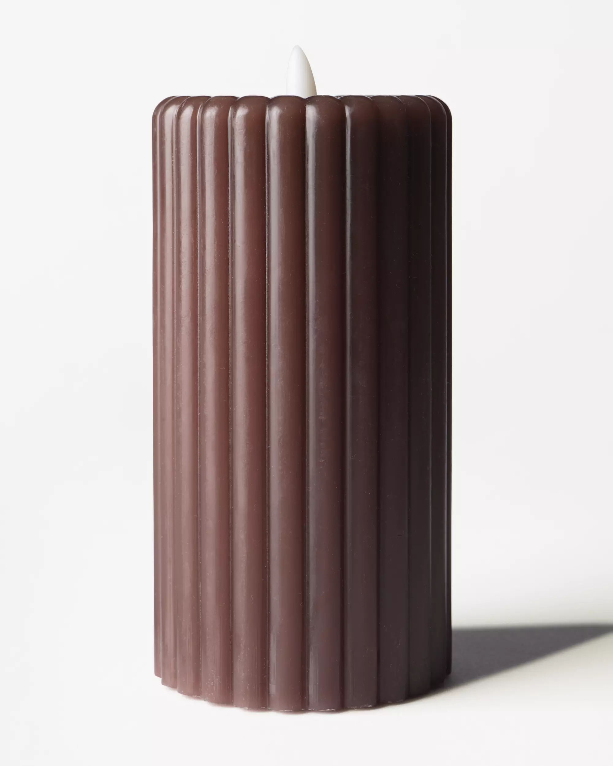 bougie cylindrique LED Ø 7,5 x 15 cm nervurée marron foncé