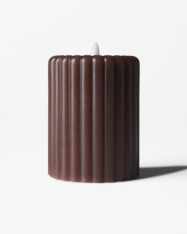 bougie pilier LED &Oslash; 7,5 x 10 cm nervures marron - 13550210 - HEMA