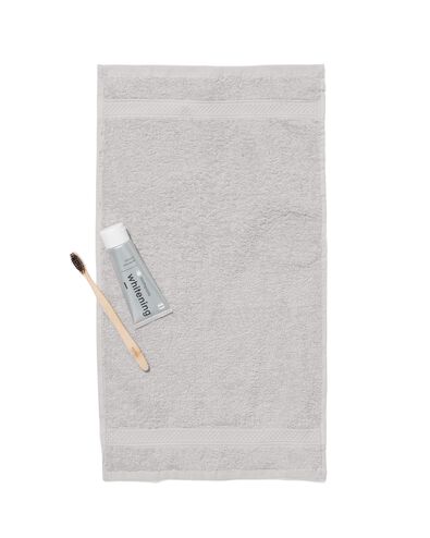petite serviette-30x55 cm-qualit&eacute; &eacute;paisse-gris clair uni gris clair petite serviette - 5240206 - HEMA
