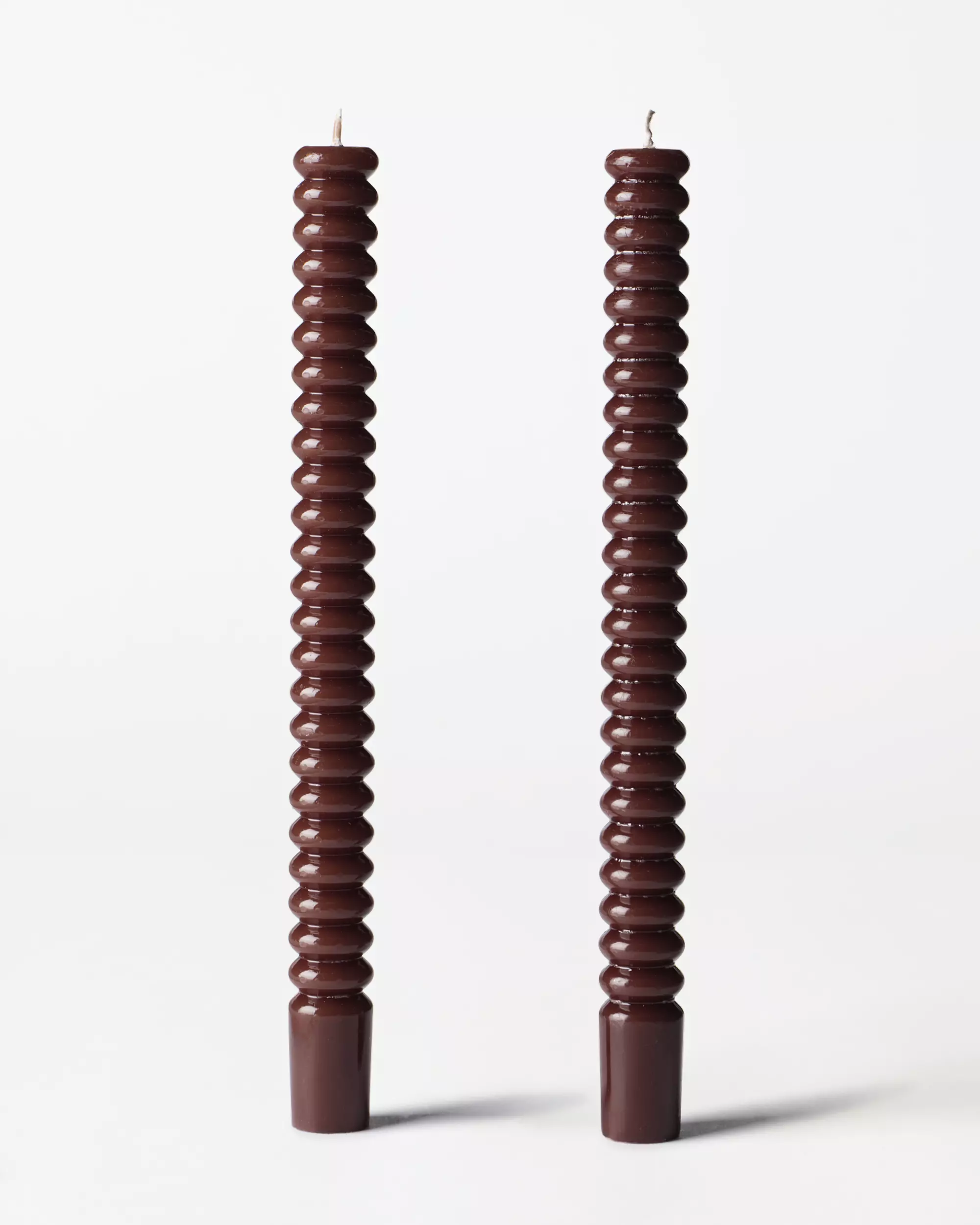 bougies longues ⌀2,2 x 25 cm nervurées marron foncée - 2 pièces
