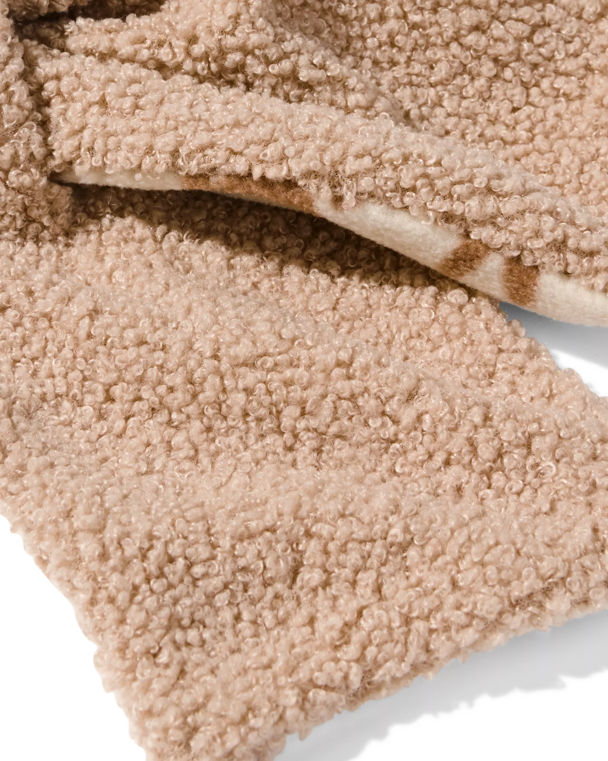 Teddy-Bouclé-Struktur eines beigen Abel Babyschals