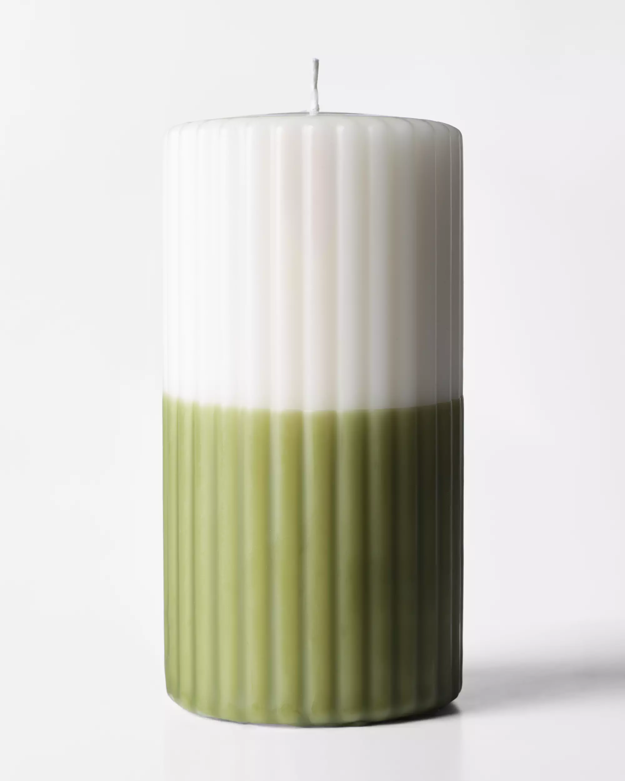 bougie cylindrique ⌀7 x 13 cm nervurée ivoire-vert foncé